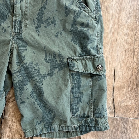 DC Shoe Company Loose Baggy Fit Camo Cargo Bermuda Shorts - Picture 8 of 10